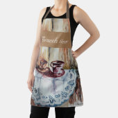  theekopjes op wit kanten linnen schort (Insitu)