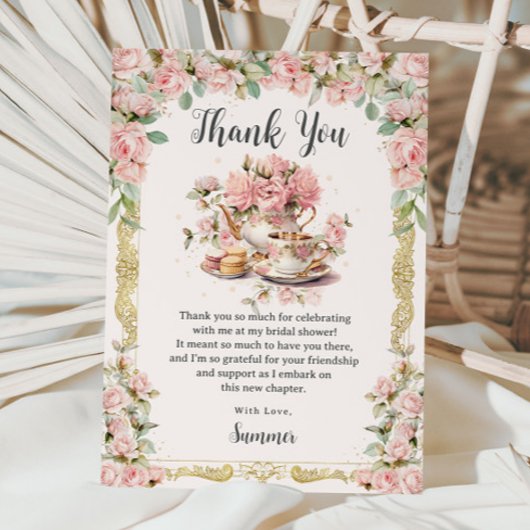 Theekrans met roze bloemen voor een bruidsfeest in bedankkaart