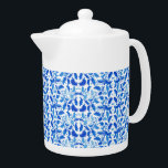Theepot-blauwe Tegel Theepot<br><div class="desc">Deze theepot is wit afgebeeld met een mooie faux blue tegel print. Medium formaat weergegeven. Pas dit object aan of koop het object zoals het is. Voorraad Afdrukken freepik.com</div>