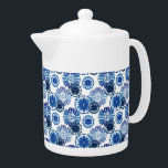 Theepot-blauwe Tegel Theepot<br><div class="desc">Deze theepot is wit afgebeeld met een mooie faux blue waterverf tegel print. Medium formaat weergegeven. Pas dit object aan of koop het object zoals het is. Voorraad Afdrukken freepik.com</div>