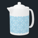 Theepot-blauwe Tegel Theepot<br><div class="desc">Deze theepot is wit afgebeeld met een mooie faux blue tegel print. Medium formaat weergegeven. Pas dit object aan of koop het object zoals het is. Voorraad Afdrukken freepik.com</div>