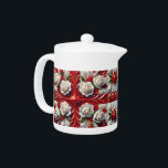 Theepot met Engels Rozen Design<br><div class="desc">Voeg een vleugje elegantie en nationale trots toe aan uw theetijd met onze theepot met een Engels Rozen ontwerp dat de vlag van Engeland prachtig imiteert! Deze theepot is gemaakt met nauwgezette aandacht voor detail en is meer dan alleen een functioneel item; het is een eerbetoon aan de tijdloze schoonheid...</div>