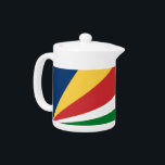 Theepot met Seychellen kleuren ontwerp<br><div class="desc">Voeg een levendige toets toe aan je theetijd met deze elegante theepot met een Seychellen Kleuren ontwerp! Gemaakt met aandacht voor detail, deze theepot is meer dan alleen een functioneel keukenitem - het is een statement van stijl en culturele expressie. De gedurfde, op de Seychellen geïnspireerde kleuren creëer hebben een...</div>