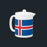 Theepot met vlag van IJsland<br><div class="desc">Deze theepot met de IJslandse vlag brengt een vleugje IJslandse trots in je theetijd en biedt zowel een functionele als decoratieve toevoeging aan je collectie. Het ontwerp is voorzien van de opvallende rode, witte en blauwe kleuren van de IJslandse vlag, waardoor een visueel aantrekkelijk stuk ontstaat dat het erfgoed van...</div>
