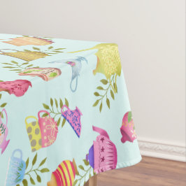 Theepotten en kopjes blauw tafelkleed