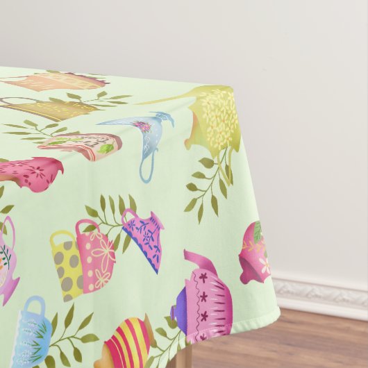 Theepotten en kopjes groen tafelkleed (Voorbeeld)