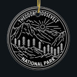 Theodore Roosevelt National Park Monoline Keramisch Ornament<br><div class="desc">Theodore Roosevelt vectorkunstwerk ontwerp. Het park is een Amerikaans nationaal park dat bestaat uit drie geografisch afgescheiden gebieden van badlands in het westerne noorden van Dakota.</div>