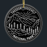 Theodore Roosevelt National Park Monoline Keramisch Ornament<br><div class="desc">Theodore Roosevelt vectorkunstwerk ontwerp. Het park is een Amerikaans nationaal park dat bestaat uit drie geografisch afgescheiden gebieden van badlands in het westerne noorden van Dakota.</div>