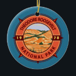 Theodore Roosevelt National Park Retro Compass Keramisch Ornament<br><div class="desc">Theodore Roosevelt vectorkunstwerk ontwerp. Het park is een Amerikaans nationaal park dat bestaat uit drie geografisch afgescheiden gebieden van badlands in het westerne noorden van Dakota.</div>