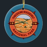 Theodore Roosevelt National Park Retro Compass Keramisch Ornament<br><div class="desc">Theodore Roosevelt vectorkunstwerk ontwerp. Het park is een Amerikaans nationaal park dat bestaat uit drie geografisch afgescheiden gebieden van badlands in het westerne noorden van Dakota.</div>