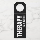 THERAPIE IN EEN FLES OP zwart Flessenhanger (Voorkant)
