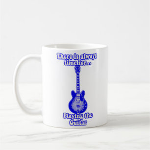 There is always time for playing the guitar blue. koffiemok
