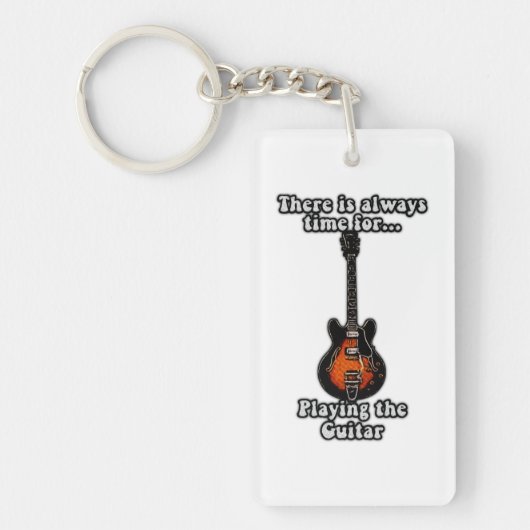 There is always time for playing the guitar. retro sleutelhanger (Voorkant)