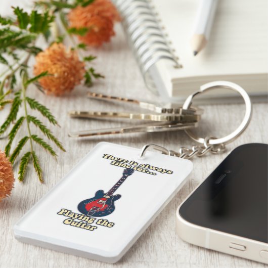 There is always time for playing the guitar sleutelhanger (Voorkant Rechts)