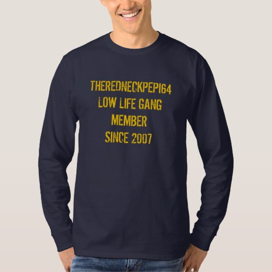 THEREDNECKPEPI64 LONG SLAAPJE T-SHIRT (Voorkant)