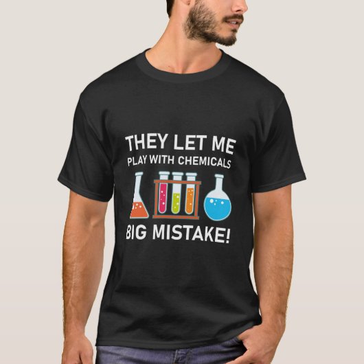 They let me play with chemicals big mistake! t-shirt (Voorkant)