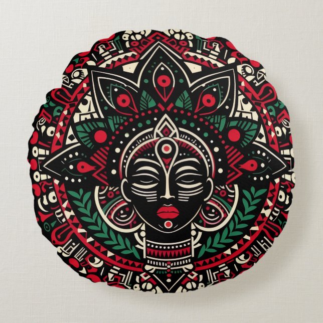 Theyyam Spirit Pillow – Vibrant Indian Folk Art Rond Kussen (Voorkant)