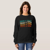 Thicc And Tired Women Apparel Retro Groovy Trui (Voorkant volledig)