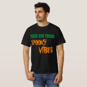THICK EN THIGHS SPOOKY VIBES T-Shirt (Voorkant volledig)