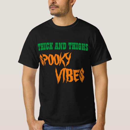 THICK EN THIGHS SPOOKY VIBES T-Shirt (Voorkant)