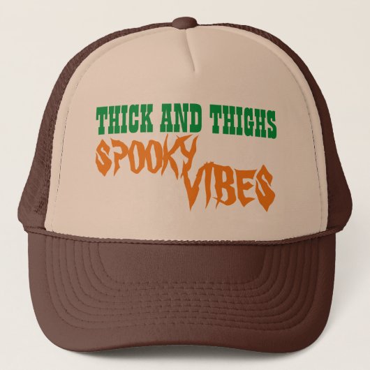 THICK EN THIGHS SPOOKY VIBES TRUCKER HAT PET (Voorkant)