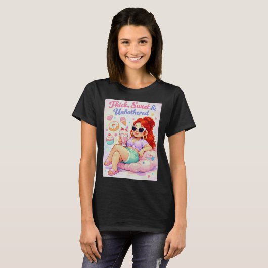 Thick, Sweet & Unbothered – Redhead Remix T-shirt (Voorkant volledig)