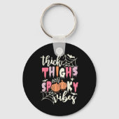 Thick Thighs And Soky Vibes Retro Groovy Halloween Sleutelhanger (Voorkant)