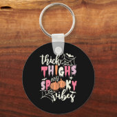 Thick Thighs And Soky Vibes Retro Groovy Halloween Sleutelhanger (Voorkant)