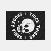 Thick Thighs Spooky Vibes Funny Halloween Skull Wo Fleece Deken (Voorkant (Horizontaal))
