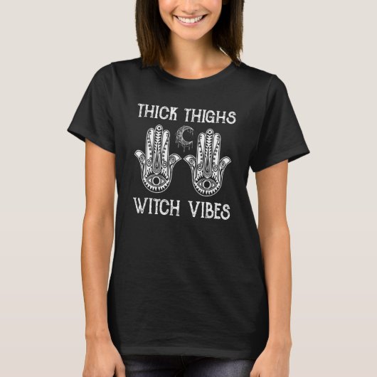 Thick Thighs Witch Vibes Halloween T-shirt (Voorkant)
