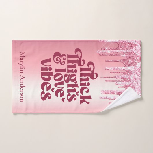 THIGHS EN LOVE VIBES VALENTIJNSE GLITTER DRIP THIC BAD HANDDOEK (Handdoek)