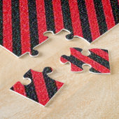 Thin Black and Red Diagonal Stripes Legpuzzel (Zijkant)