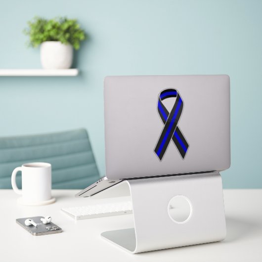 Thin Blue Line Ribbon Sticker (Laptop op bureau)