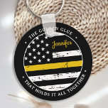 Thin Gold Line Persoonlijke Dispatcher Sleutelhang Sleutelhanger<br><div class="desc">De Golden Glue die alles bij elkaar houdt. Persoonlijke Thin Gold Line-Sleutelhanger voor 911 verzenders en politieswitsers. Pas deze sleutelhanger van de verzender met naam aan. Dit persoonlijke cadeau van de verzender is perfect voor de waardering van de politie-expediteur, dank je cadeaus voor 911 verzenders en cadeaus voor de uittreding...</div>