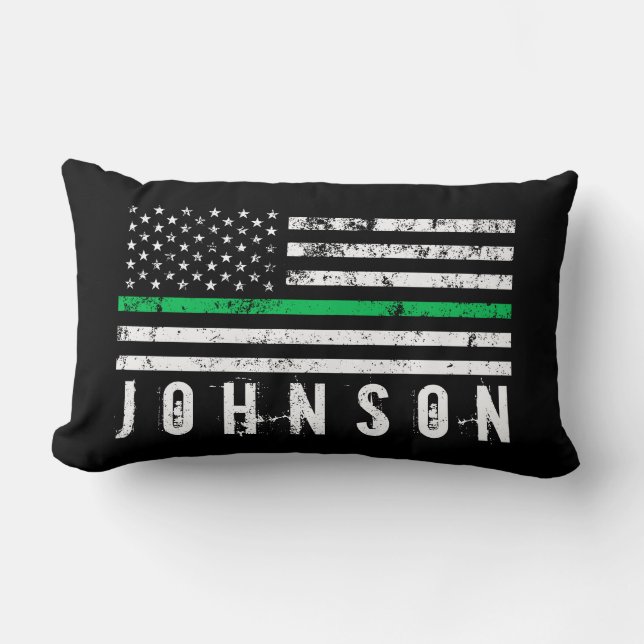 Thin Green Line Styled American Flag Custom Name Kussen (Voorkant)
