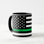 Thin Green Line Styled American Flag Custom Name Mok (Voorkant links)