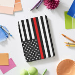 Thin Red Line American Flag iPad Pro Cover<br><div class="desc">De dunne rode lijn is een symbool dat door brandweerlieden wordt gebruikt.</div>