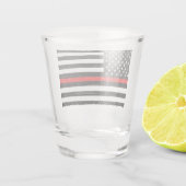 Thin Red Line Grungy Amerikaanse vlag Shot Glas (Achterkant)