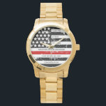 Thin Red Line Personalized Firefighter Retirement Horloge<br><div class="desc">Met deze Thin Red Line Firefighter Retirement Watch - American flag design in Firefighter Flag kleuren, nood design, kun je je appreciëren en shows voor een uitstekende brandweerman. Ideaal voor serviceprijzen, geschenken ter gelegenheid van het verjaardag van brandweerlieden en uittredingscadeaus voor brandweerlieden. Pas deze brandweerwacht aan met naam, dienstjaren en...</div>