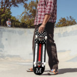 Thin Red Line Personalized Monogram Firefighter Persoonlijk Skateboard<br><div class="desc">Thin Red Line Skateboard - Amerikaanse vlag in de kleuren van de Vlag van de Vlag van de Brandweerder, noodlottig ontwerp. Geef dit skateboard van de brandweerman een persoonlijk tintje met een initiaal van een monogram. Dit gepersonaliseerde skateboardedek is perfect voor brandweerlieden, brandweerlieden, afstuderen voor brandweerlieden en gepensioneerde geschenken. COPYRIGHT...</div>