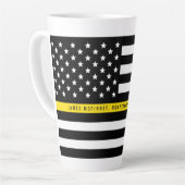 Thin Yellow Line Dispatcher Flag Monogram Groot Latte Mok (Linkerhoek)
