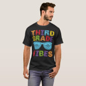 Third Grade Vibes - 3rd Grade Team Retro 1st Day T-shirt (Voorkant volledig)