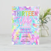 Thirteen is een vibe neongloed 13e verjaardagsfees kaart (Staand voorkant)