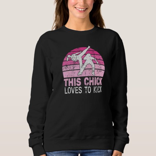 This Chick loves to kick girl retro ginga capoeir Trui (Voorkant)