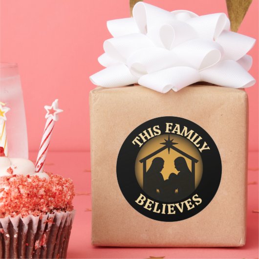 This Family Believes Christian Nativity Scene Ronde Sticker (Feest)