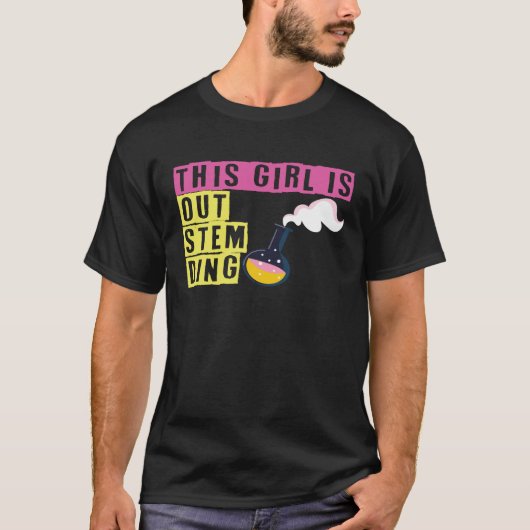 This Girl Is Out Stem Ding Steminist Science Math T-shirt (Voorkant)