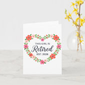 This Girl Is Retired Est 2026 Floral Retirement Wo Kaart (Gele Bloem)