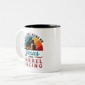 This Girl Runs on Jesus and Barrel Racing Tweekleurige Koffiemok (Voorkant links)