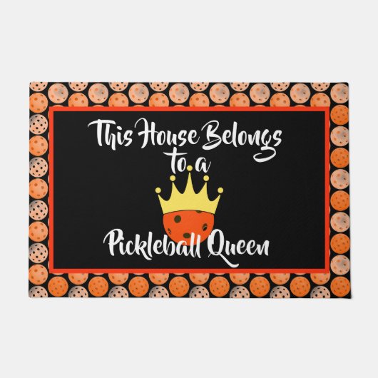 This House Belongs to a Pickleball Queen - Orange Deurmat (Voorkant)