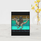 This Is An Outrage Funny Princess Cat Riding Dinos Kaart (Gele Bloem)